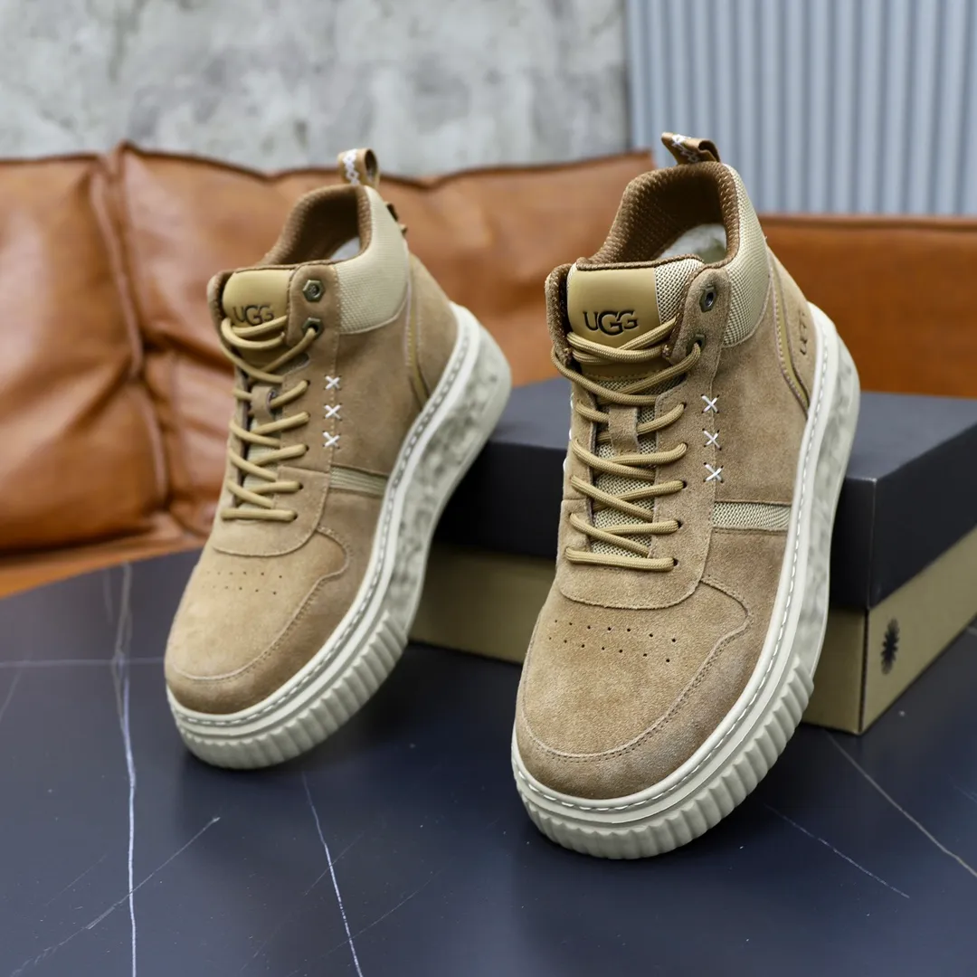 Ex-factory price: 620💰Thick wool imported from Australia Brand: UGG genuine purchase Size: 39-44 Grade: Official website 1:1 Material: First layer of genuine leather waterproof and antifreeze upper Real wool lining Original non-slip soft wear-resistant outsole Style category: Men's casual shoes Trendy style Comfortable on the feet Color: Official website color synchronization